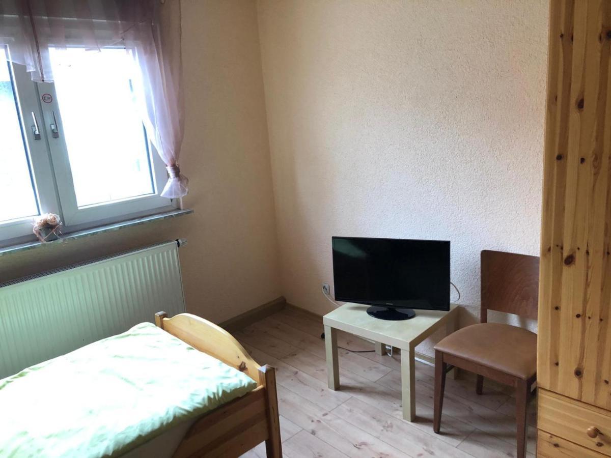 Monteurunterkunft Oberhausen-Rheinhausen Dış mekan fotoğraf